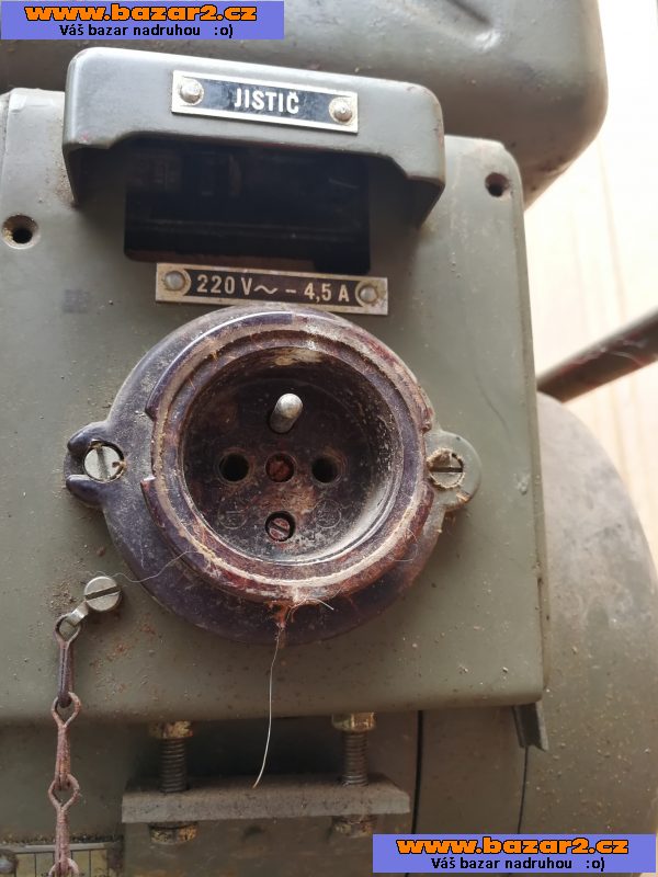 Prodám vojenskou elektrocentrálu 1,2 kw , r.výroby 1962