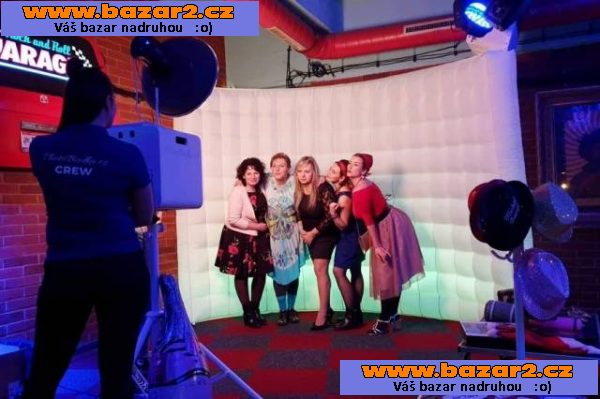 Hudba na svatbu, DJ, fotobudka a těžká mlha.