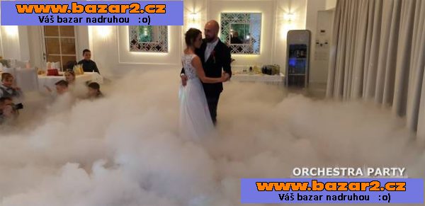 Hudba na svatbu, DJ, fotobudka a těžká mlha.