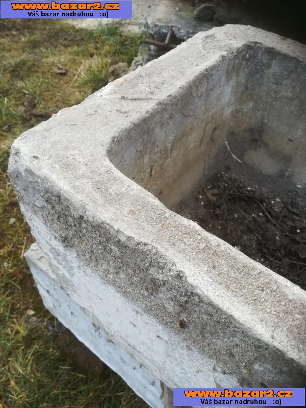 Betonová koryta