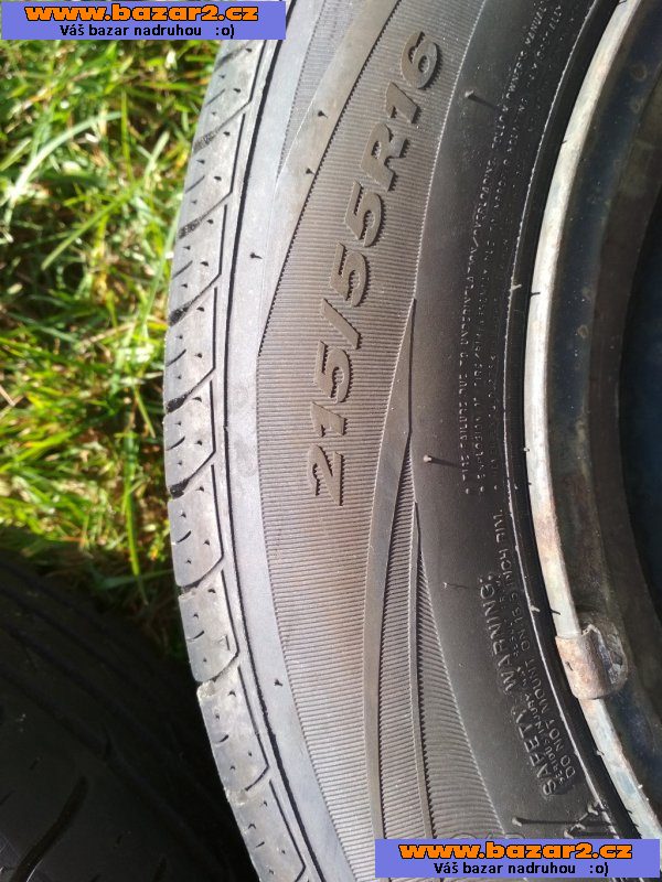Letní pneu 215/55/R16 s disky pro Citroen nebo Peugeot