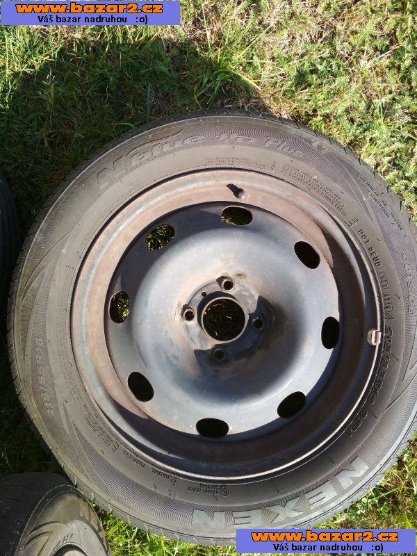 Letní pneu 215/55/R16 s disky pro Citroen nebo Peugeot