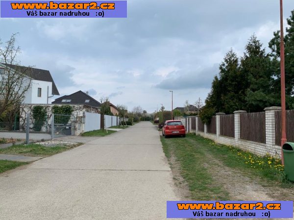 Krásný, slunný pozemek Šestajovice
