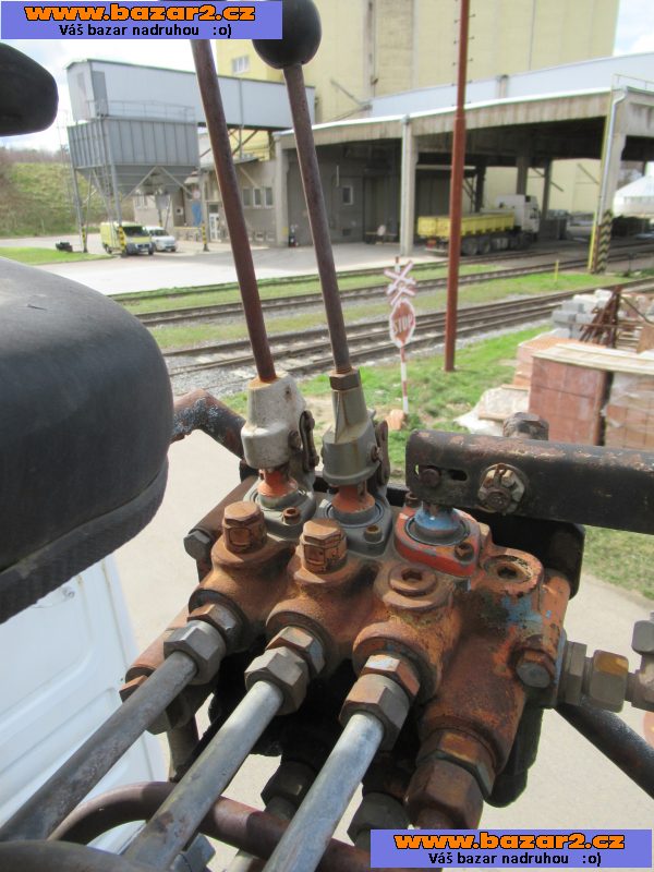 Prodám kontejner s hydraulickou rukou s drapákem