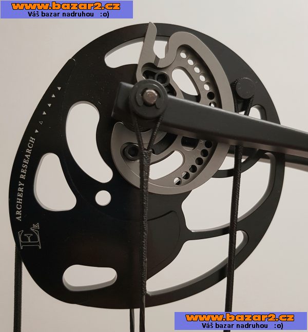 Prodám kladkový Beast Hunter Axis 30-70LB camo + 17 šípu a d