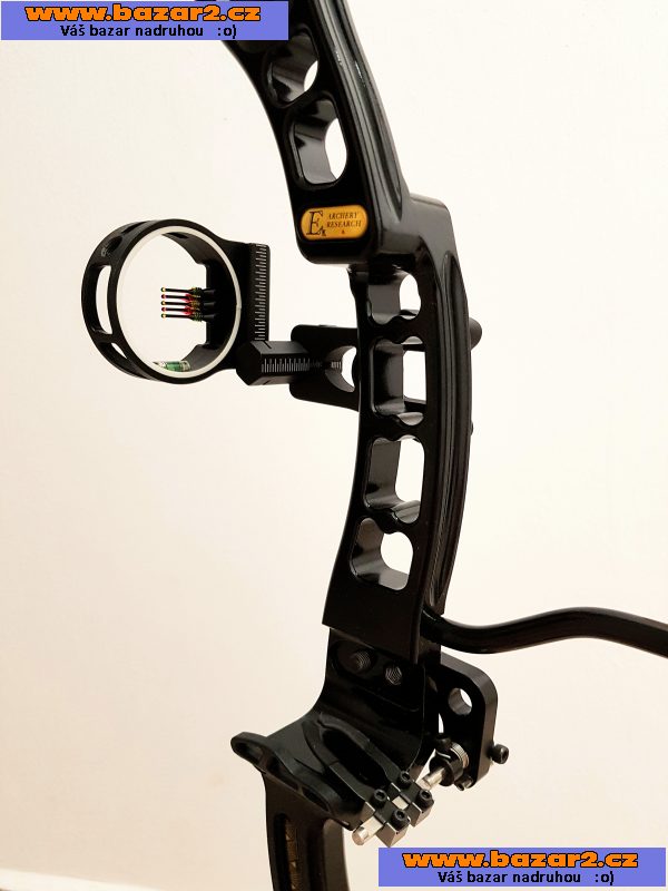 Prodám kladkový Beast Hunter Axis 30-70LB camo + 17 šípu a d