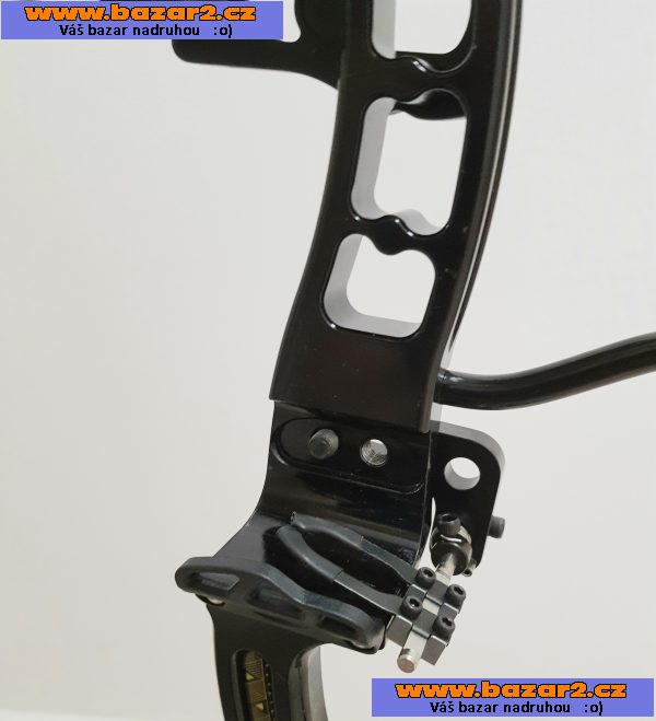 Prodám kladkový Beast Hunter Axis 30-70LB camo + 17 šípu a d