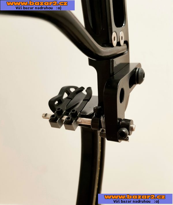 Prodám kladkový Beast Hunter Axis 30-70LB camo + 17 šípu a d