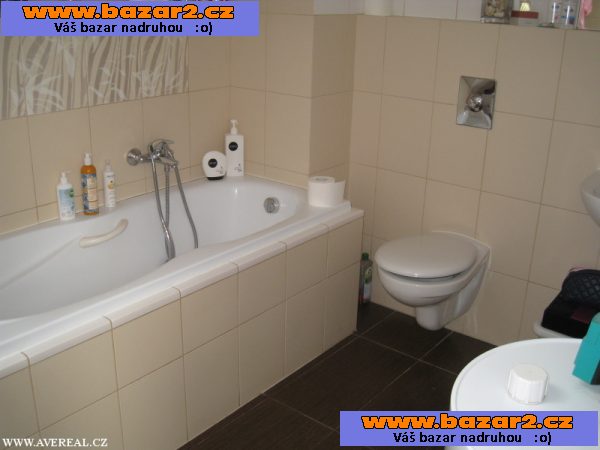 Prodej bytu 1+kk (34m2), zděný dům, OV, společná zahrada (704m2), ul. Do Polí