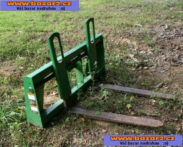 2016 John Deere 3320