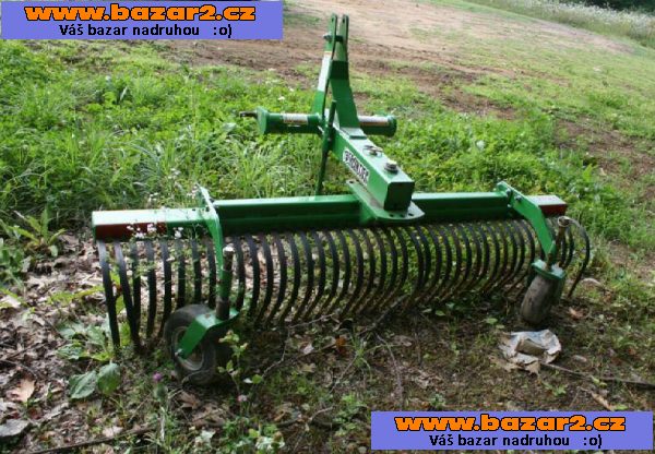 2016 John Deere 3320