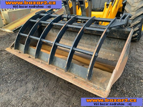 Top stav JCB 4CX Contractorr - velmi dobrý technický stav