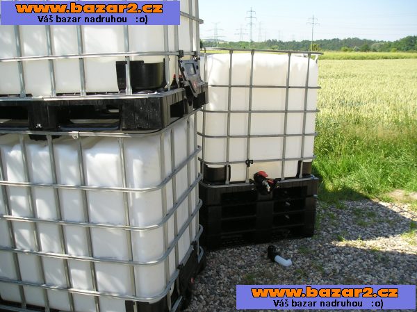 IBC kontejner,nádrž na vodu 1000 litrů,plastová nádrž 1000l