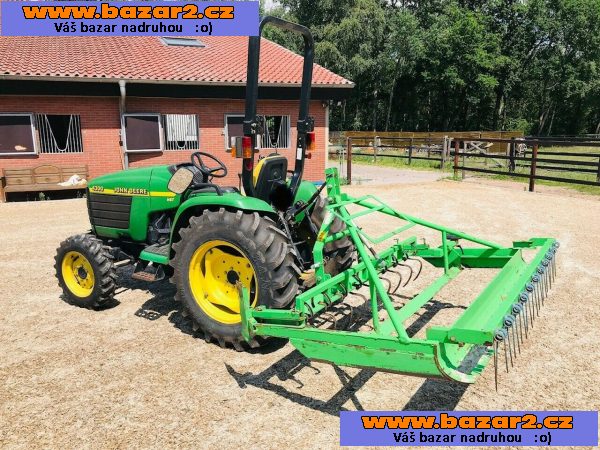 Traktor John Deere 4HST/ 3-300