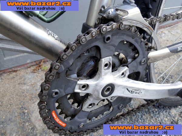 KOLO  MTB stříbrné barvy s kvalitním vybavením.