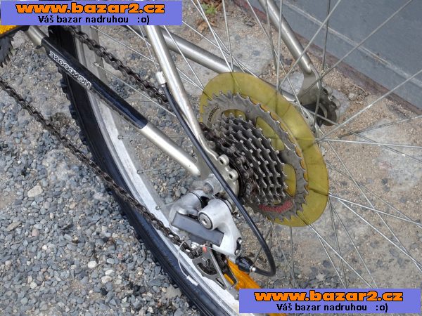 KOLO  MTB stříbrné barvy s kvalitním vybavením.