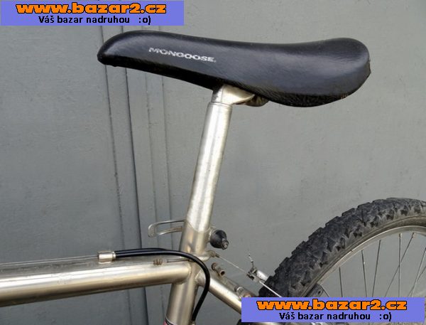 KOLO  MTB stříbrné barvy s kvalitním vybavením.