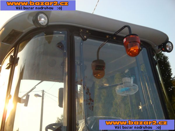 Traktor ZOOMLION CR 504 s kabinou, výkon 50 Hp