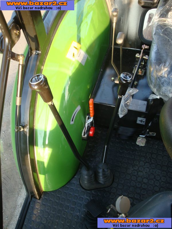 Traktor ZOOMLION CR 504 s kabinou, výkon 50 Hp