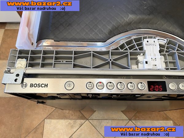 Myčka nádobí vestavná BOSCH SMV46KX01E nerez tři koše