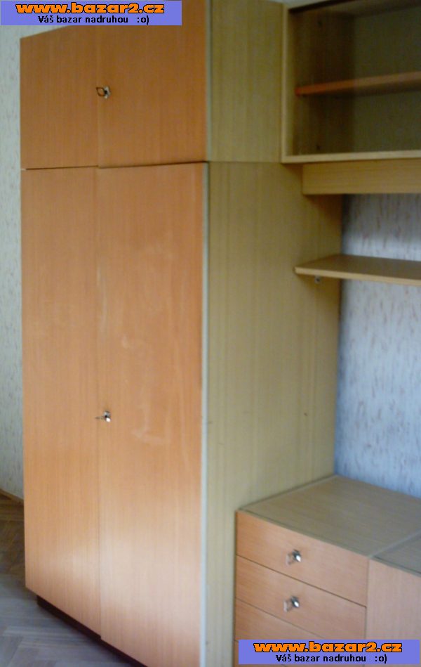 Stěna, skříně, skříňky, knihovnička