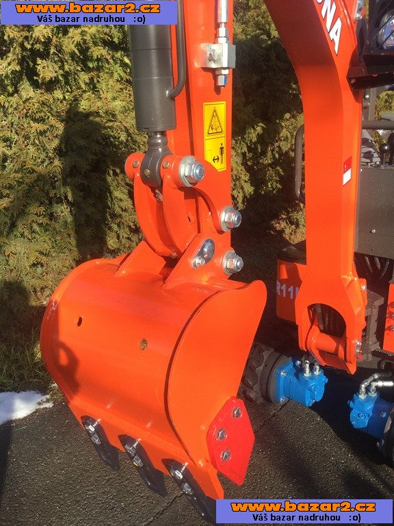 Bagr CR 11 HO s dvouválcovým motorem, 1200 kg