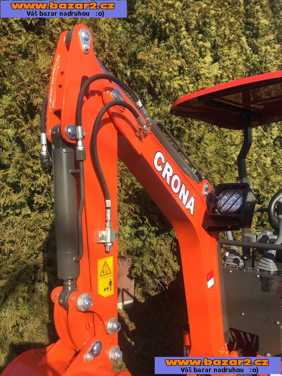 Bagr CR 11 HO s dvouválcovým motorem, 1200 kg