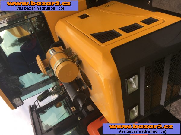 Kolový nakladač CR 12 nosnost 1200 kg, kloubový