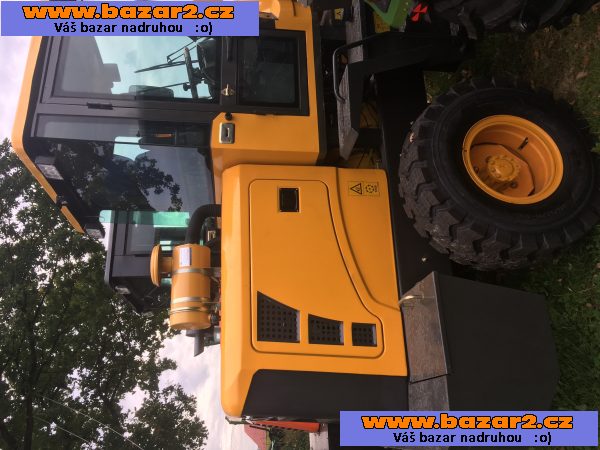 Kolový nakladač CR 12 nosnost 1200 kg, kloubový