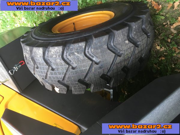Kolový nakladač CR 12 nosnost 1200 kg, kloubový