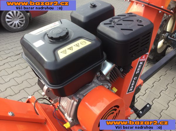 Štěpkovač za čtyřkolku, drtič větví CR12 s motorem Topován
