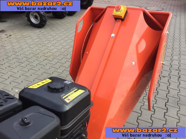 Štěpkovač za čtyřkolku, drtič větví CR12 s motorem Topován
