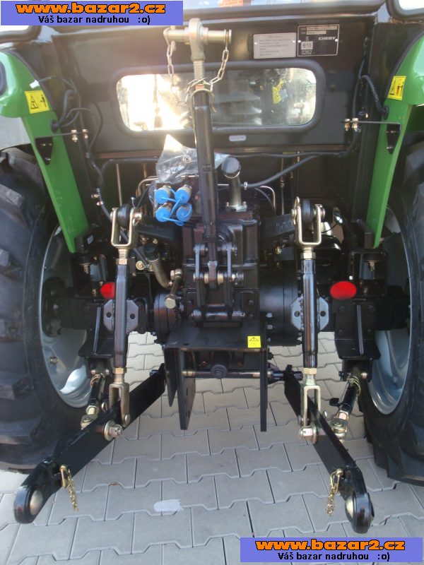 Traktor ZOOMLION CR 504 s kabinou, výkon 50 Hp