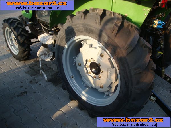 Traktor ZOOMLION CR 504 s kabinou, výkon 50 Hp