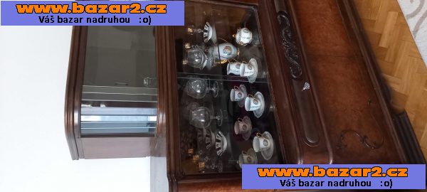Starožitný sekretář z r. 1940