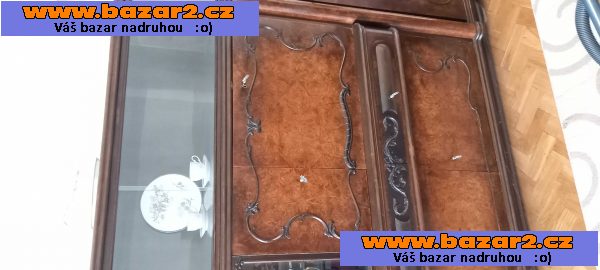 Starožitný sekretář z r. 1940