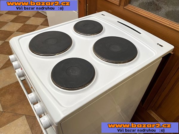 Sporák elektrický AMICA šíře 50 cm horkovzduch