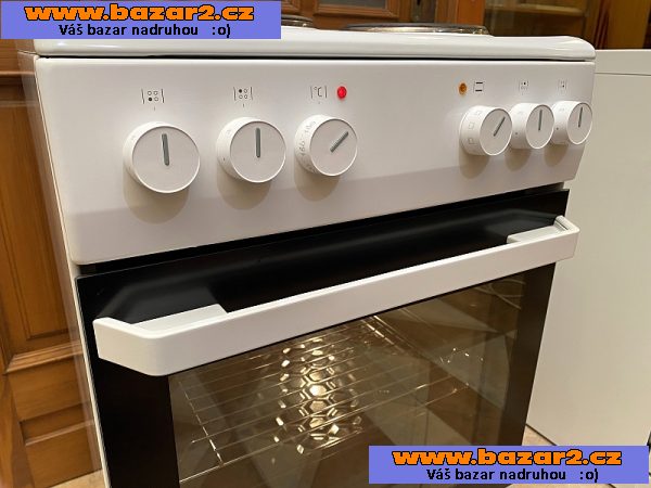 Sporák elektrický AMICA šíře 50 cm horkovzduch
