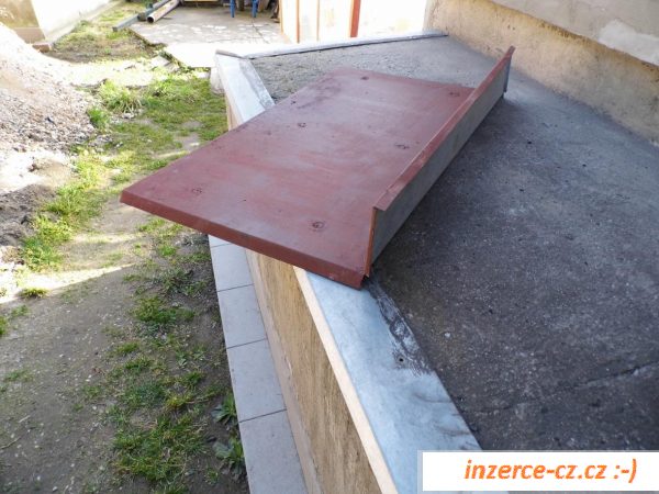 Plechová střecha nad dveře 80cm.