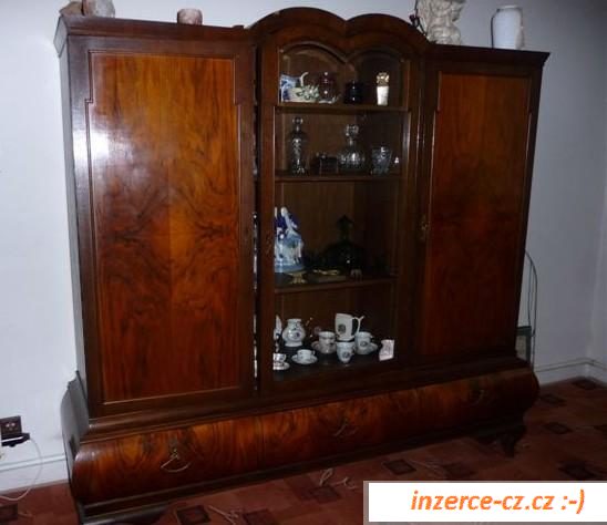 Skříň ve stylu Chippendale