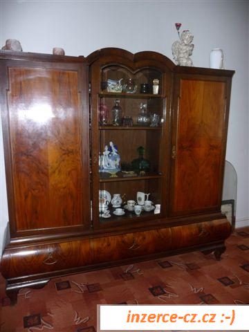 Skříň ve stylu Chippendale
