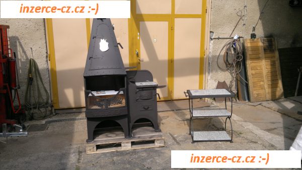 Zahradní krb s udírnou a pečícím kamenem