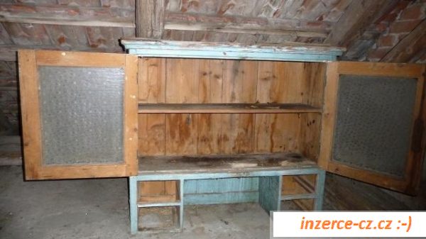 Stará kuchyňská skříňka