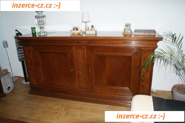 Masivní italský nábytek provedení třešeň