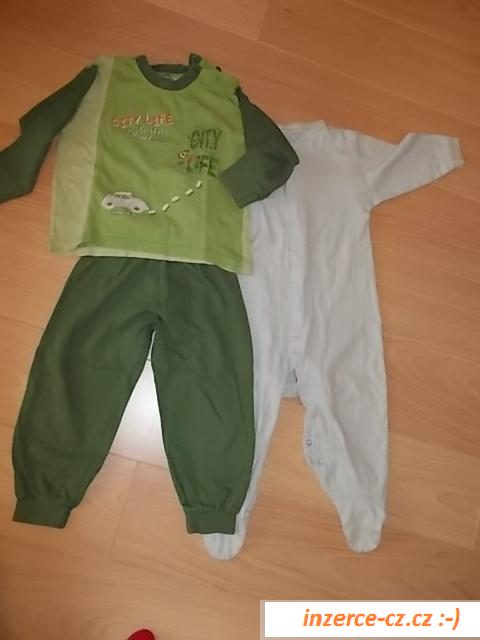 Prodám set oblečení na 1,5 dítě