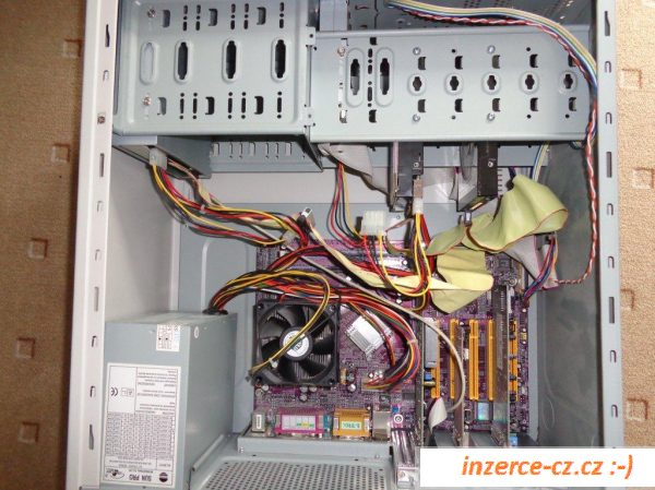 PC sestava s Linux a Windows