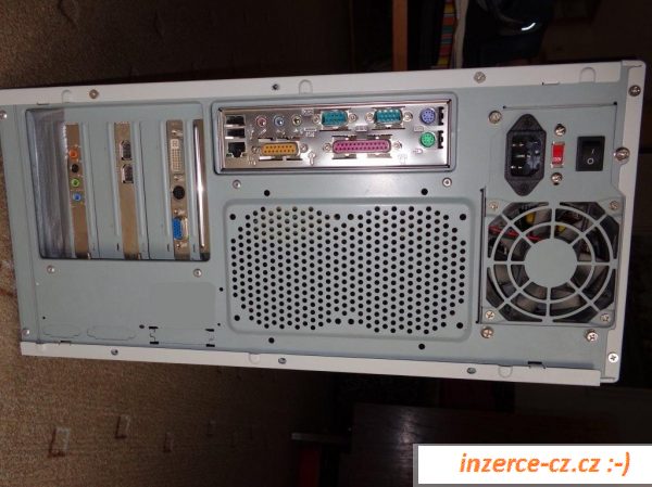 PC sestava s Linux a Windows