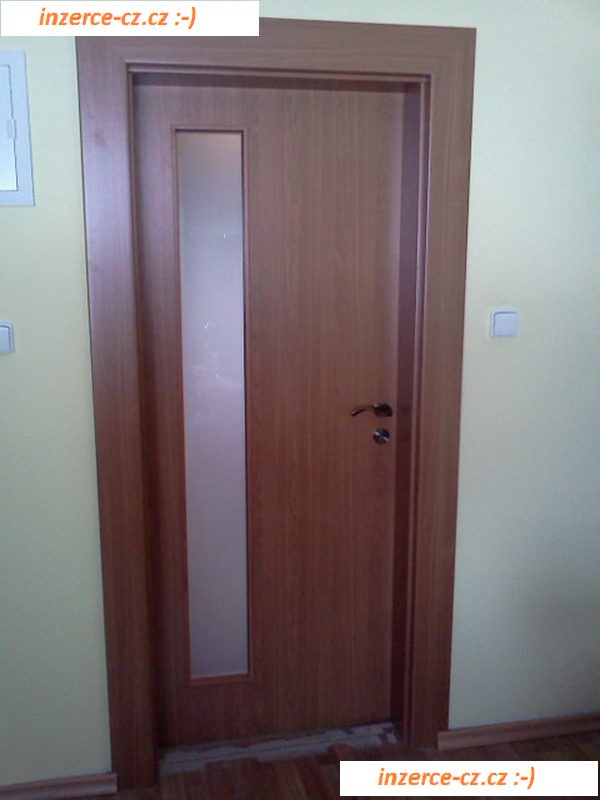 Obklad kovových zárubní