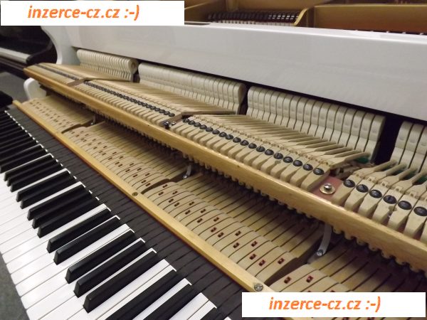 Bílý klavír zn.Petrof model IV po celkové GO