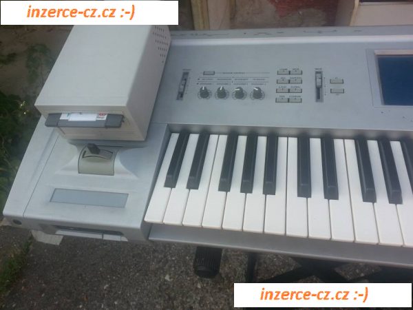 KORG CLASIC 61 WORKSTATION
